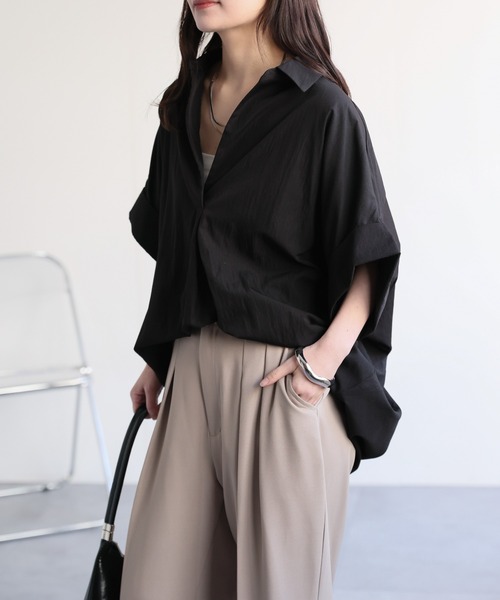 ap retro(アプレトロ)の「スキッパーオーバーサイズシャツ / ゆったりシルエット 大人きれいめ(シャツ/ブラウス・レディース・オフホワイト/ブルー/ブラック/グレイッシュベージュ・FREE)」の2枚目の写真