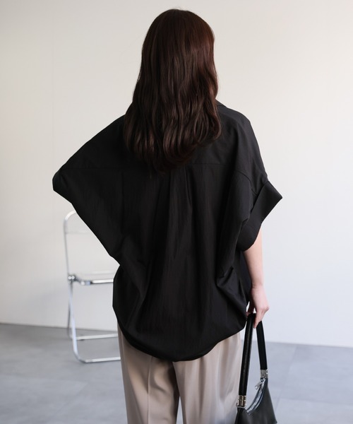ap retro(アプレトロ)の「スキッパーオーバーサイズシャツ / ゆったりシルエット 大人きれいめ(シャツ/ブラウス・レディース・オフホワイト/ブルー/ブラック/グレイッシュベージュ・FREE)」の10枚目の写真