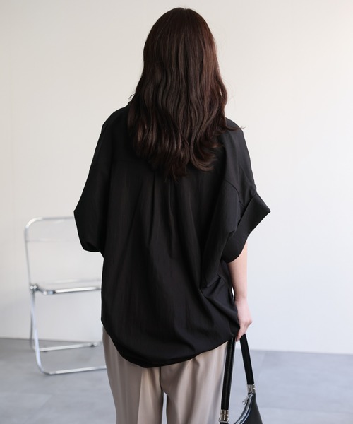 ap retro(アプレトロ)の「スキッパーオーバーサイズシャツ / ゆったりシルエット 大人きれいめ(シャツ/ブラウス・レディース・オフホワイト/ブルー/ブラック/グレイッシュベージュ・FREE)」の11枚目の写真