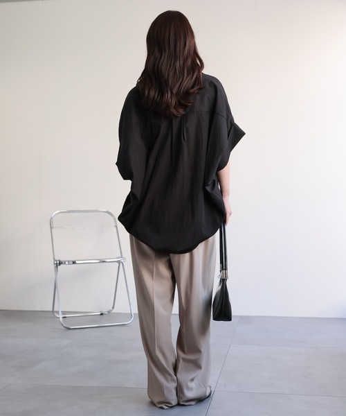 ap retro(アプレトロ)の「スキッパーオーバーサイズシャツ / ゆったりシルエット 大人きれいめ(シャツ/ブラウス・レディース・オフホワイト/ブルー/ブラック/グレイッシュベージュ・FREE)」の18枚目の写真