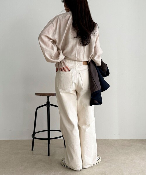 fredy emue（フレディエミュ）の「シャイニーシアーギャザーブラウス（シャツ/ブラウス・レディース・オフホワイト/ブラック/ベージュ・38）」の5枚目の写真