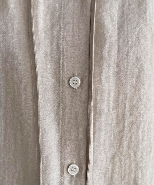 fredy emue（フレディエミュ）の「シャイニーシアーギャザーブラウス（シャツ/ブラウス・レディース・オフホワイト/ブラック/ベージュ・38）」の13枚目の写真