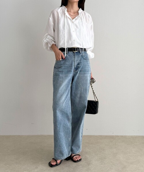 fredy emue（フレディエミュ）の「シャイニーシアーギャザーブラウス（シャツ/ブラウス・レディース・オフホワイト/ブラック/ベージュ・38）」の22枚目の写真