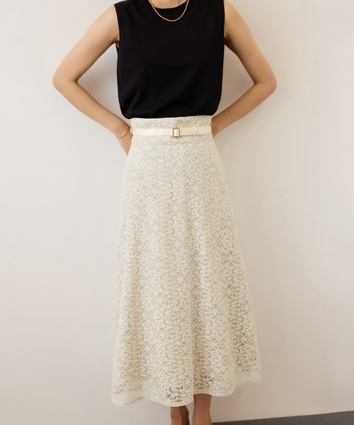 ROPE'（ロペ）の「ベルト付きセミフレアレーススカート/イージーケア（スカート・レディース・ブラック/オフホワイト・36/38）」の2枚目の写真