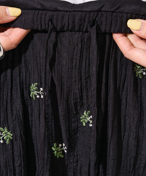 FREAK'S STORE（フリークスストア）の「限定展開　シアー 小花柄 刺繍 ルーズパンツ（その他パンツ・レディース・ブラック/モカ/ナチュラル・ﾌﾘ-）」の6枚目の写真