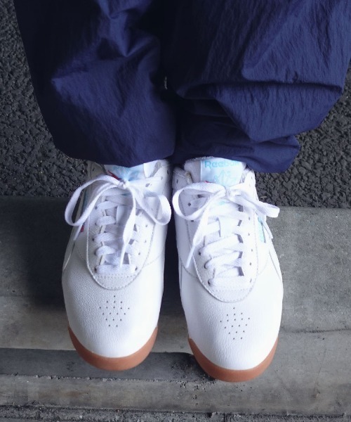 Reebok（リーボック）の「フリースタイル ロー / F/S LO（スニーカー・レディース・ホワイト/レッド/ブルー・22.0cm/26.0cm/25.5cm/25.0cm/24.0cm/24.5cm/23.5cm/22.5cm/23.0cm）」の2枚目の写真