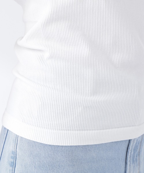 NATURAL BEAUTY BASIC（ナチュラルビューティーベーシック）の「◇ カップ付インナーシリーズ タンクトップ（タンクトップ・レディース・オフホワイト/ブラック・FREE）」の10枚目の写真