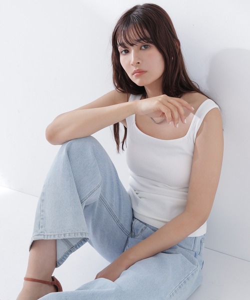 NATURAL BEAUTY BASIC（ナチュラルビューティーベーシック）の「◇ カップ付インナーシリーズ タンクトップ（タンクトップ・レディース・オフホワイト/ブラック・FREE）」の3枚目の写真