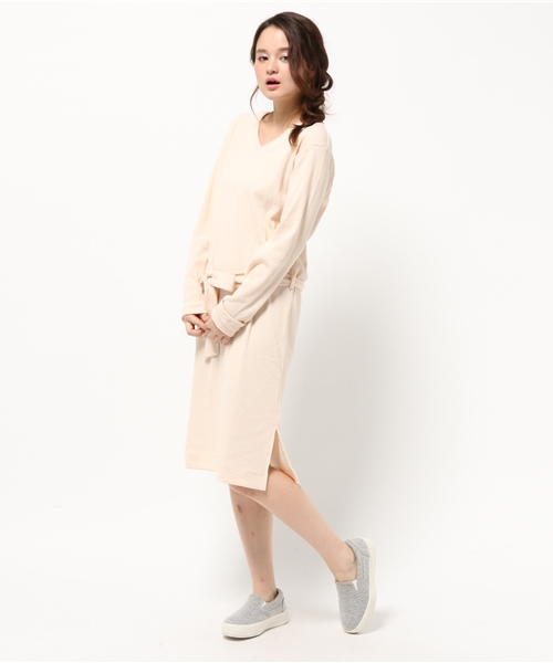 Chico(チコ)の「【who's who Chico】テレコVネック紐付ワンピース(ワンピース・レディース・アイボリー/ピンクベージュ/ライトグレー・FREE)」の3枚目の写真