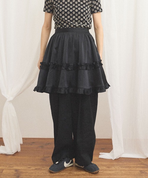 fig London(フィグロンドン)の「pure satin apron(スカート・レディース・ブラック/ホワイト・FREE)」の2枚目の写真