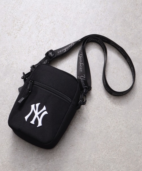 MLB(メジャーリーグベースボール)の「【MLB/メジャーリーグベースボール】MLB ワンポイントロゴ 縦型ミニショルダーバッグ(ショルダーバッグ・レディース・ブラック系1/グリーン系その他/ネイビー/ブラウン系その他2/ブラック系2/ブラウン系その他/ブラウン/グリーン系その他2・FREE)」の1枚目の写真