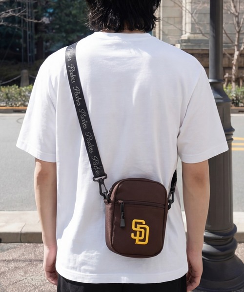 MLB(メジャーリーグベースボール)の「【MLB/メジャーリーグベースボール】MLB ワンポイントロゴ 縦型ミニショルダーバッグ(ショルダーバッグ・レディース・ブラック系1/グリーン系その他/ネイビー/ブラウン系その他2/ブラック系2/ブラウン系その他/ブラウン/グリーン系その他2・FREE)」の13枚目の写真