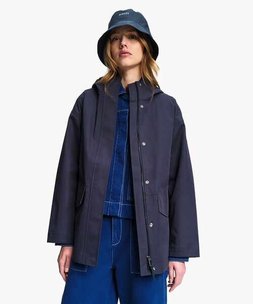 AIGLE(エーグル)の「透湿防水 3レイヤー ショートフレアジャケット(マウンテンパーカー・レディース・ダークネイビー/サンドベージュ/パープル・S/XS/M)」の3枚目の写真