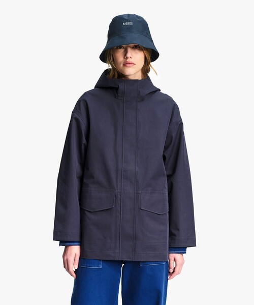 AIGLE(エーグル)の「透湿防水 3レイヤー ショートフレアジャケット(マウンテンパーカー・レディース・ダークネイビー/サンドベージュ/パープル・S/XS/M)」の17枚目の写真