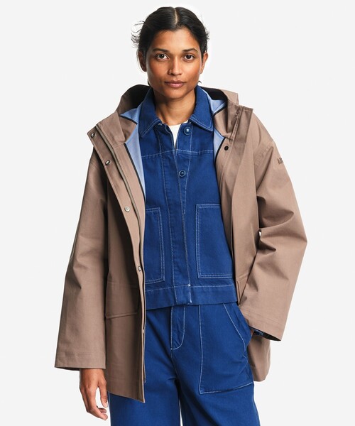 AIGLE(エーグル)の「透湿防水 3レイヤー ショートフレアジャケット(マウンテンパーカー・レディース・ダークネイビー/サンドベージュ/パープル・S/XS/M)」の7枚目の写真