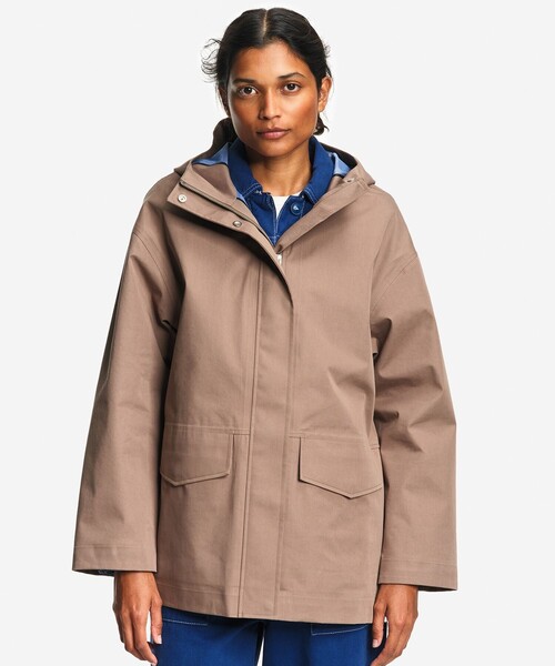 AIGLE(エーグル)の「透湿防水 3レイヤー ショートフレアジャケット(マウンテンパーカー・レディース・ダークネイビー/サンドベージュ/パープル・S/XS/M)」の6枚目の写真