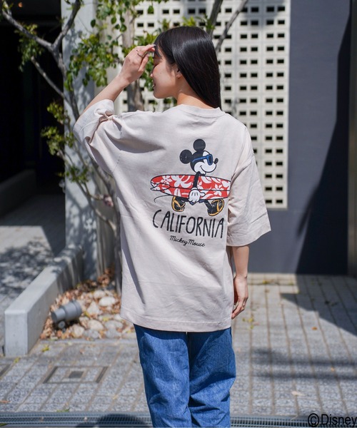 ATELANE(アテレーン)の「DISNEY / ディズニー / ミッキーマウス /アソート/ リラックスフィット プリント クルーネックTシャツ(Tシャツ/カットソー・レディース・ピンク/ベージュ/イエロー/ブラック系その他4/ホワイト系その他3/ホワイト系その他/ライトグリーン/ホワイト/ブラック/カーキ/サックスブルー/ブラック系その他2/ホワイト系その他5/チャコールグレー/ブラック系その他3/ホワイト系その他4/ホワイト系その他2/ブラック系その他・LARGE/MEDIUM)」の13枚目の写真