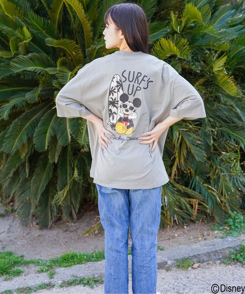 ATELANE(アテレーン)の「DISNEY / ディズニー / ミッキーマウス /アソート/ リラックスフィット プリント クルーネックTシャツ(Tシャツ/カットソー・レディース・ピンク/ベージュ/イエロー/ブラック系その他4/ホワイト系その他3/ホワイト系その他/ライトグリーン/ホワイト/ブラック/カーキ/サックスブルー/ブラック系その他2/ホワイト系その他5/チャコールグレー/ブラック系その他3/ホワイト系その他4/ホワイト系その他2/ブラック系その他・LARGE/MEDIUM)」の14枚目の写真