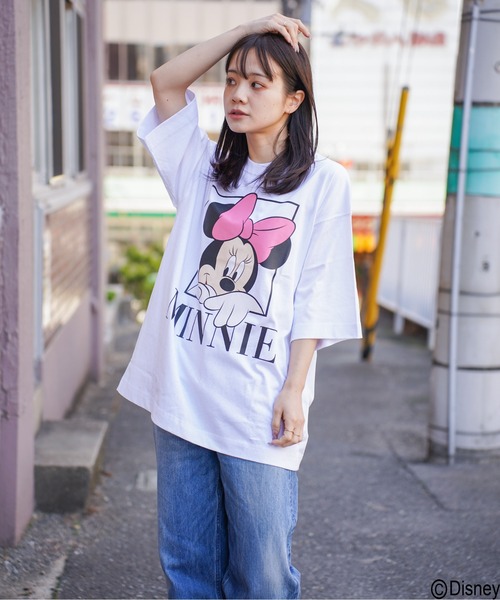 ATELANE(アテレーン)の「DISNEY / ディズニー / ミッキーマウス /アソート/ リラックスフィット プリント クルーネックTシャツ(Tシャツ/カットソー・レディース・ピンク/ベージュ/イエロー/ブラック系その他4/ホワイト系その他3/ホワイト系その他/ライトグリーン/ホワイト/ブラック/カーキ/サックスブルー/ブラック系その他2/ホワイト系その他5/チャコールグレー/ブラック系その他3/ホワイト系その他4/ホワイト系その他2/ブラック系その他・LARGE/MEDIUM)」の6枚目の写真