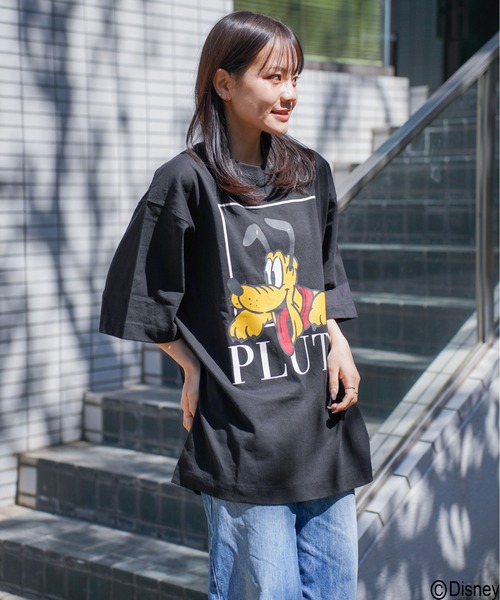 ATELANE(アテレーン)の「DISNEY / ディズニー / ミッキーマウス /アソート/ リラックスフィット プリント クルーネックTシャツ(Tシャツ/カットソー・レディース・ピンク/ベージュ/イエロー/ブラック系その他4/ホワイト系その他3/ホワイト系その他/ライトグリーン/ホワイト/ブラック/カーキ/サックスブルー/ブラック系その他2/ホワイト系その他5/チャコールグレー/ブラック系その他3/ホワイト系その他4/ホワイト系その他2/ブラック系その他・LARGE/MEDIUM)」の9枚目の写真