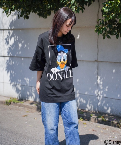 ATELANE(アテレーン)の「DISNEY / ディズニー / ミッキーマウス /アソート/ リラックスフィット プリント クルーネックTシャツ(Tシャツ/カットソー・レディース・ピンク/ベージュ/イエロー/ブラック系その他4/ホワイト系その他3/ホワイト系その他/ライトグリーン/ホワイト/ブラック/カーキ/サックスブルー/ブラック系その他2/ホワイト系その他5/チャコールグレー/ブラック系その他3/ホワイト系その他4/ホワイト系その他2/ブラック系その他・LARGE/MEDIUM)」の11枚目の写真
