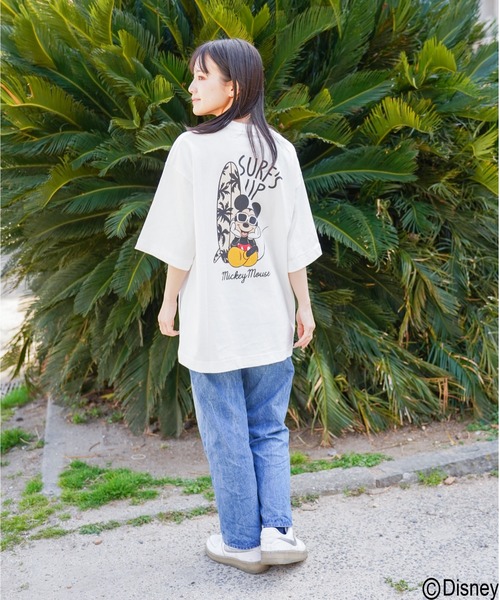 ATELANE(アテレーン)の「DISNEY / ディズニー / ミッキーマウス /アソート/ リラックスフィット プリント クルーネックTシャツ(Tシャツ/カットソー・レディース・ピンク/ベージュ/イエロー/ブラック系その他4/ホワイト系その他3/ホワイト系その他/ライトグリーン/ホワイト/ブラック/カーキ/サックスブルー/ブラック系その他2/ホワイト系その他5/チャコールグレー/ブラック系その他3/ホワイト系その他4/ホワイト系その他2/ブラック系その他・LARGE/MEDIUM)」の20枚目の写真