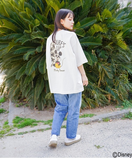 ATELANE(アテレーン)の「DISNEY / ディズニー / ミッキーマウス /アソート/ リラックスフィット プリント クルーネックTシャツ(Tシャツ/カットソー・レディース・ピンク/ベージュ/イエロー/ブラック系その他4/ホワイト系その他3/ホワイト系その他/ライトグリーン/ホワイト/ブラック/カーキ/サックスブルー/ブラック系その他2/ホワイト系その他5/チャコールグレー/ブラック系その他3/ホワイト系その他4/ホワイト系その他2/ブラック系その他・LARGE/MEDIUM)」の21枚目の写真