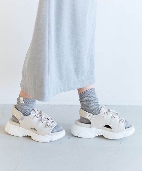 BAYFLOW(ベイフロー)の「スニーカーソールサンダル(サンダル・レディース・ブラック/グレー・LARGE/MEDIUM)」の4枚目の写真