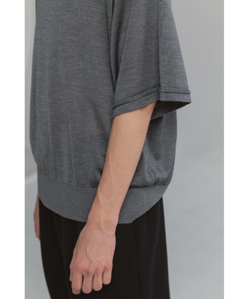 CINOH(チノ)の「SILK RELAXED TEE(ニット/セーター・メンズ・ブラック/グレー・46)」の6枚目の写真