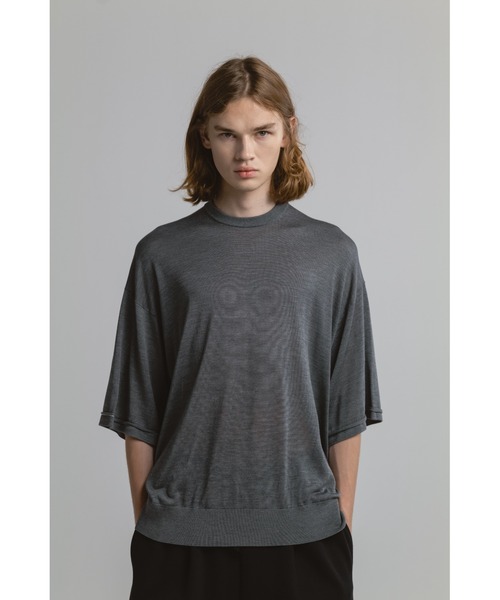 CINOH(チノ)の「SILK RELAXED TEE(ニット/セーター・メンズ・ブラック/グレー・46)」の7枚目の写真