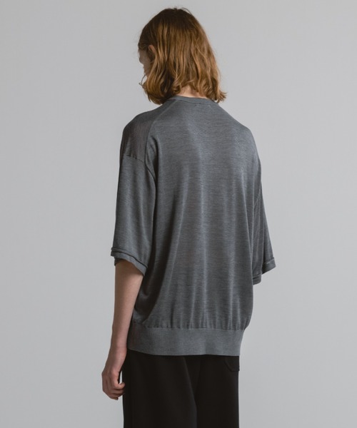 CINOH(チノ)の「SILK RELAXED TEE(ニット/セーター・メンズ・ブラック/グレー・46)」の11枚目の写真