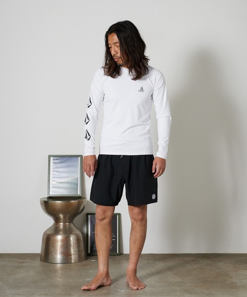 VOLCOM(ボルコム)の「VOLCOM/ボルコム PISTOL STONE LS RASH 長袖ラッシュガード 2026年 夏 夏服(ラッシュガード・メンズ・ホワイト/ブラック・M/L/XL)」の15枚目の写真