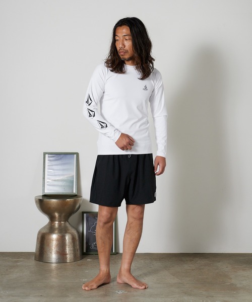 VOLCOM(ボルコム)の「VOLCOM/ボルコム PISTOL STONE LS RASH 長袖ラッシュガード 2026年 夏 夏服(ラッシュガード・メンズ・ホワイト/ブラック・M/L/XL)」の18枚目の写真