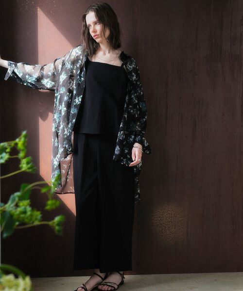 YECCA VECCA（イェッカヴェッカ）の「フラワー柄シアーロングシャツ（シャツ/ブラウス・レディース・ブラック/ライトカーキ・FREE）」の7枚目の写真