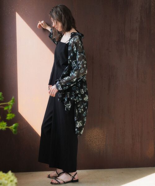 YECCA VECCA（イェッカヴェッカ）の「フラワー柄シアーロングシャツ（シャツ/ブラウス・レディース・ブラック/ライトカーキ・FREE）」の8枚目の写真