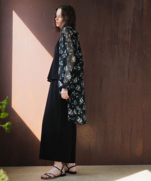 YECCA VECCA（イェッカヴェッカ）の「フラワー柄シアーロングシャツ（シャツ/ブラウス・レディース・ブラック/ライトカーキ・FREE）」の9枚目の写真