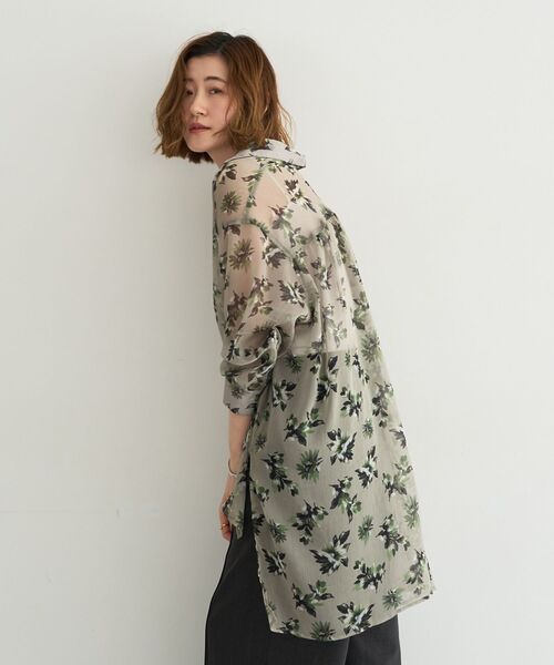 YECCA VECCA（イェッカヴェッカ）の「フラワー柄シアーロングシャツ（シャツ/ブラウス・レディース・ブラック/ライトカーキ・FREE）」の15枚目の写真