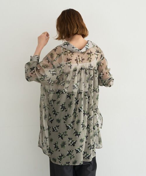 YECCA VECCA（イェッカヴェッカ）の「フラワー柄シアーロングシャツ（シャツ/ブラウス・レディース・ブラック/ライトカーキ・FREE）」の16枚目の写真