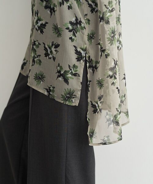 YECCA VECCA（イェッカヴェッカ）の「フラワー柄シアーロングシャツ（シャツ/ブラウス・レディース・ブラック/ライトカーキ・FREE）」の18枚目の写真