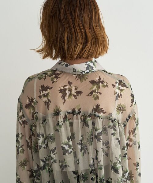 YECCA VECCA（イェッカヴェッカ）の「フラワー柄シアーロングシャツ（シャツ/ブラウス・レディース・ブラック/ライトカーキ・FREE）」の20枚目の写真