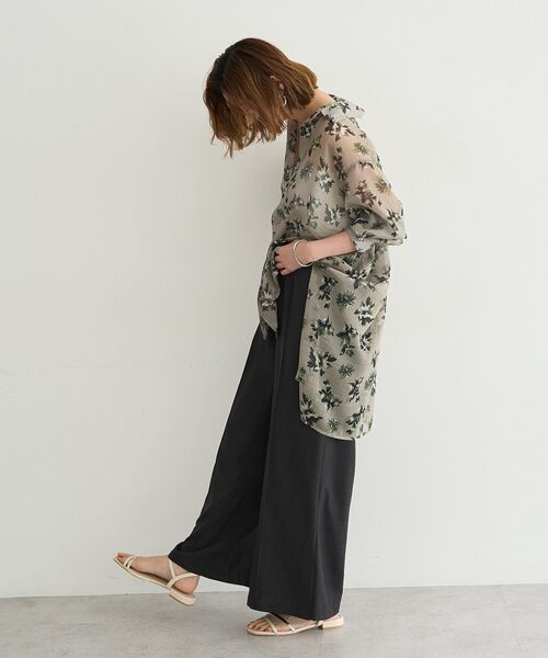 YECCA VECCA(イェッカヴェッカ)の「フラワー柄シアーロングシャツ(シャツ/ブラウス・レディース・ブラック/ライトカーキ・FREE)」の19枚目の写真