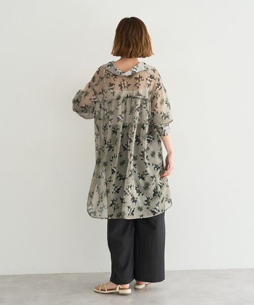 YECCA VECCA(イェッカヴェッカ)の「フラワー柄シアーロングシャツ(シャツ/ブラウス・レディース・ブラック/ライトカーキ・FREE)」の18枚目の写真
