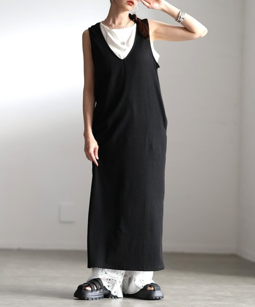 Sawa a la mode(サワアラモード)の「深Vネックリブカットワンピース(ワンピース・レディース・ブラック/カーキ・FREE)」の1枚目の写真