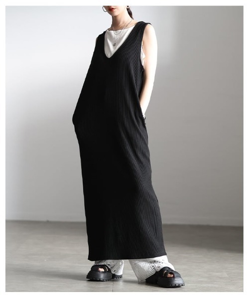 Sawa a la mode(サワアラモード)の「深Vネックリブカットワンピース(ワンピース・レディース・ブラック/カーキ・FREE)」の10枚目の写真
