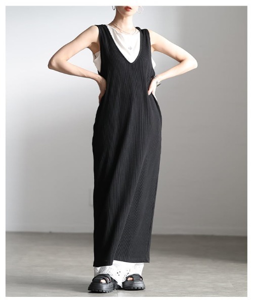 Sawa a la mode(サワアラモード)の「深Vネックリブカットワンピース(ワンピース・レディース・ブラック/カーキ・FREE)」の7枚目の写真