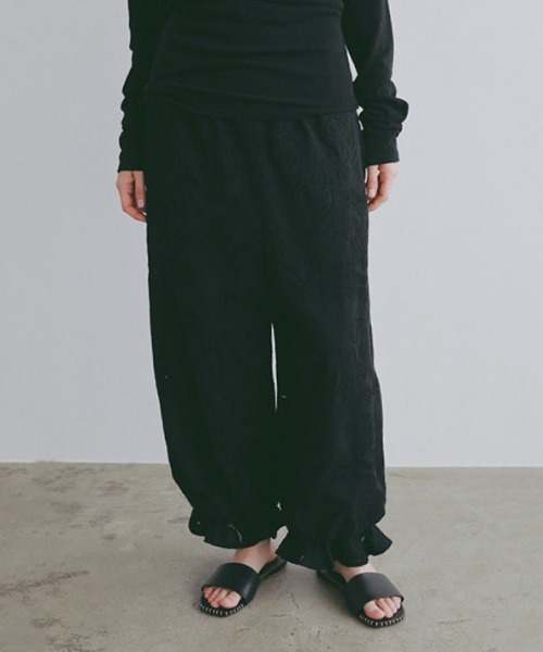 ETRE TOKYO(エトレトウキョウ)の「エンブロイダリーイージーパンツ(その他パンツ・レディース・ブラック/ホワイト・S/M)」の2枚目の写真