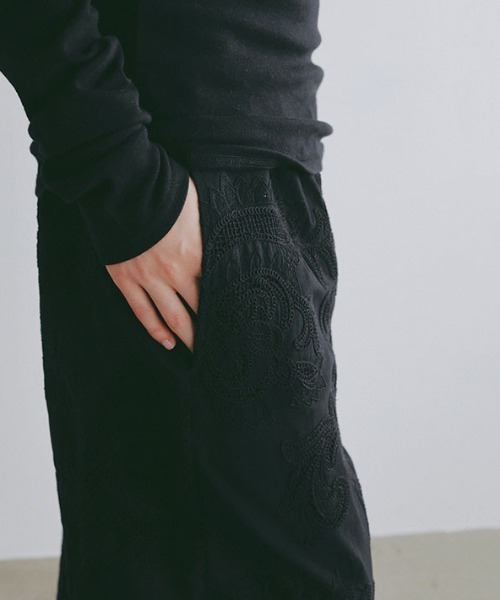 ETRE TOKYO(エトレトウキョウ)の「エンブロイダリーイージーパンツ(その他パンツ・レディース・ブラック/ホワイト・S/M)」の20枚目の写真