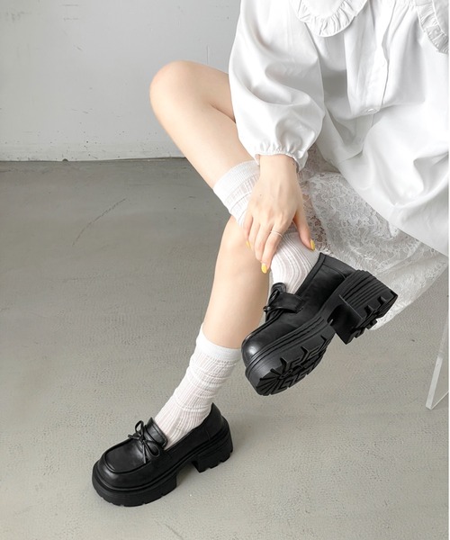 Shoes in Closet(シューズインクローゼット)の「+7.0㎝ 軽量 厚底 スクエアトゥ リボン ローファー 487(ローファー・レディース・ブラック/ダークブラウン・S/M/L/LL)」の4枚目の写真