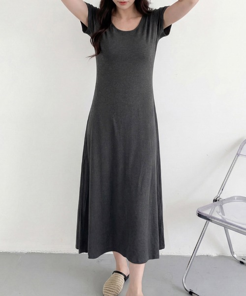 LOWO（ロワ）の「カップ付き背中開きバッククロス半袖フレアロングワンピース（ワンピース・レディース・チャコールグレー/ブラック・FREE）」の15枚目の写真