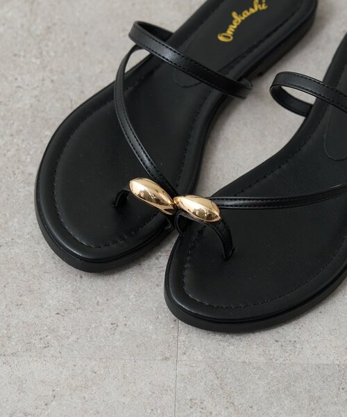 Omekashi(オメカシ)の「トングフラットサンダル(サンダル・レディース・オフホワイト/ブラック・SMALL/LARGE/MEDIUM)」の6枚目の写真